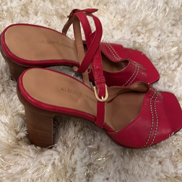 Alberto Fermani red leather strap sandals - Picture 2 of 3